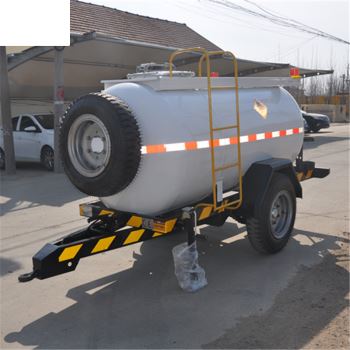 維護(hù)和保養(yǎng)水罐拖車時應(yīng)注意哪些方面？